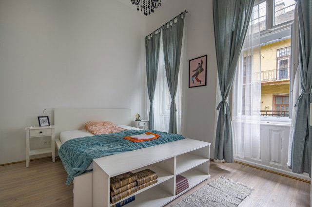 Eladó téglalakás, Budapesten, VI. kerületben, Király utcában