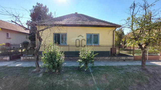 Eladó családi ház, Tápiószecsőn 36.9 M Ft, 2 szobás