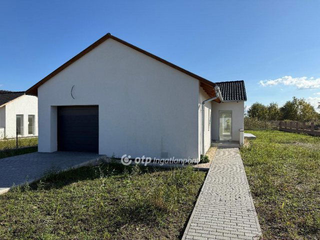 Eladó családi ház, Ráckevén 86.9 M Ft, 4 szobás