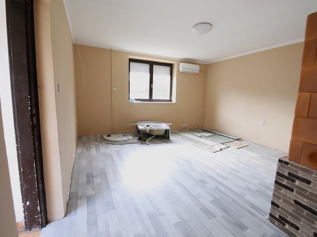 Eladó téglalakás, Zircen, Kossuth Lajos utcában 29.99 M Ft