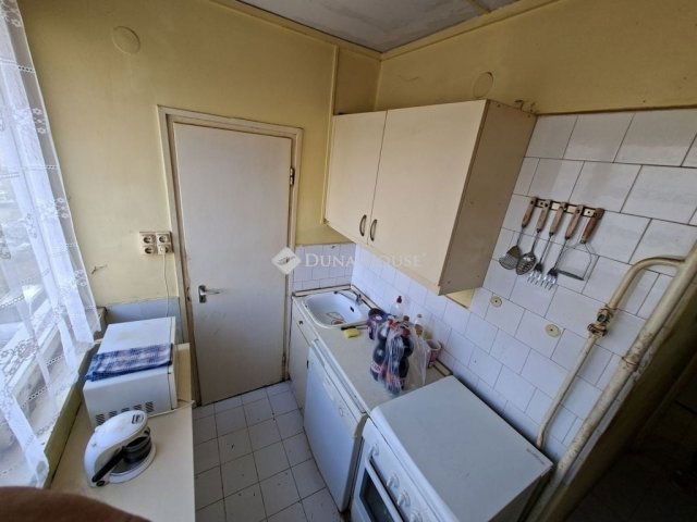 Eladó panellakás, Pécsett 39.9 M Ft, 2 szobás