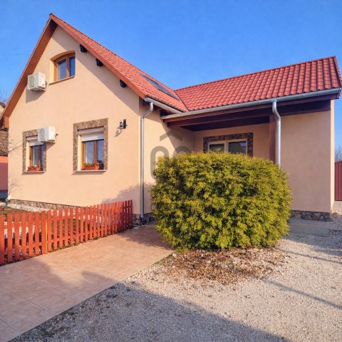 Eladó családi ház, Tápiószelén 99 M Ft, 4 szobás
