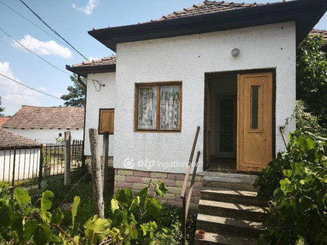 Eladó családi ház, Szigetmonostorban 36.9 M Ft, 2 szobás