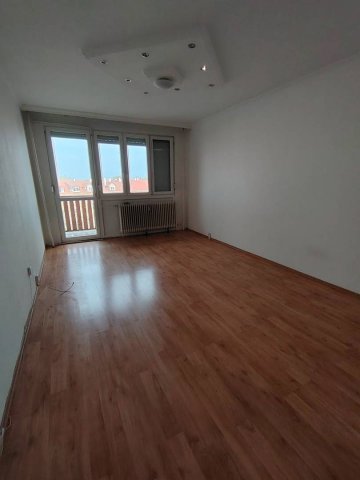 Eladó panellakás, Dunaújvárosban 31.99 M Ft, 2 szobás