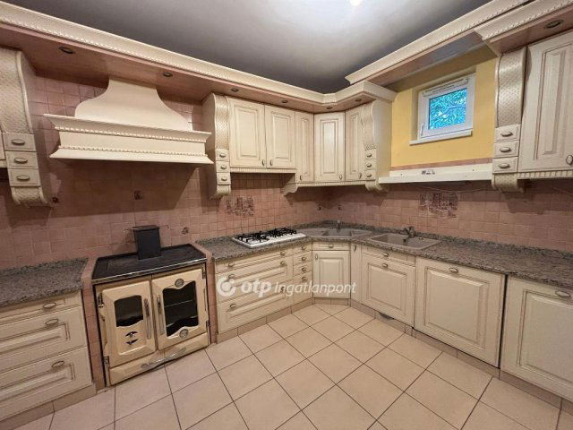 Eladó családi ház, Hajdúböszörményen 170 M Ft, 6+1 szobás