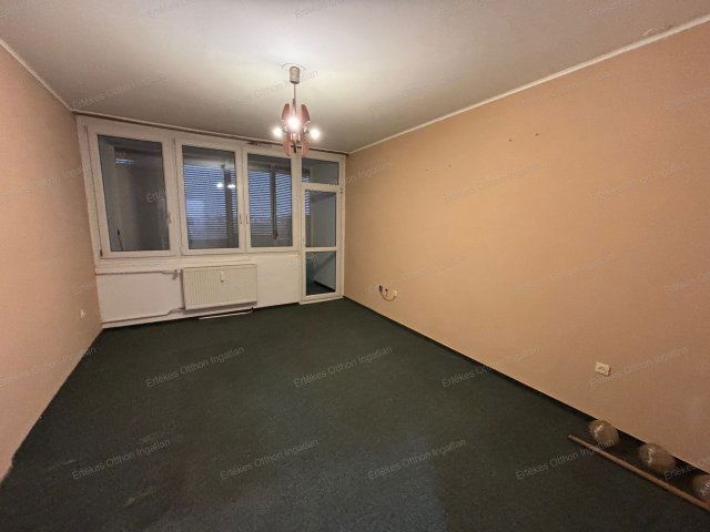 Eladó panellakás, Nyíregyházán 34.99 M Ft, 2 szobás