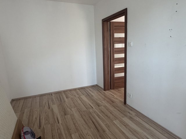 Kiadó panellakás, albérlet, Debrecenben 255 E Ft / hó, 4 szobás