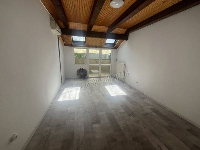 Eladó téglalakás, Dunaújvárosban 34.9 M Ft, 3 szobás