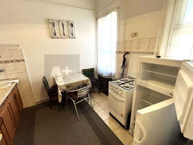 Eladó téglalakás, Szegeden 61 M Ft, 2 szobás