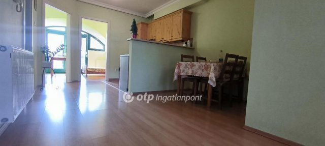 Eladó téglalakás, Békéscsabán 52.5 M Ft, 3 szobás