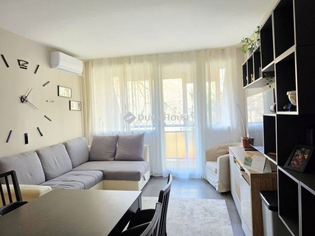 Eladó panellakás, Pécsett 59.9 M Ft, 4 szobás