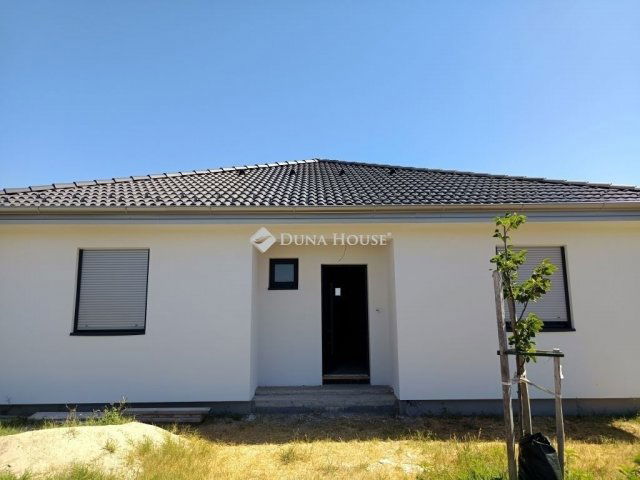 Eladó családi ház, Mórahalmon 81.441 M Ft, 4 szobás