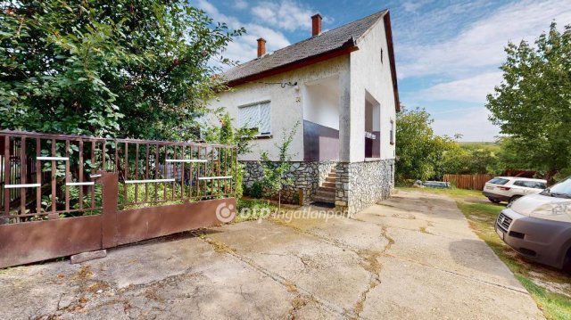 Eladó családi ház, Hangácson 32.5 M Ft, 2+1 szobás
