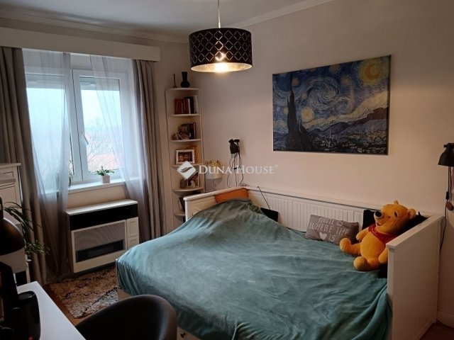 Eladó téglalakás, Pécsett 46.9 M Ft, 3 szobás