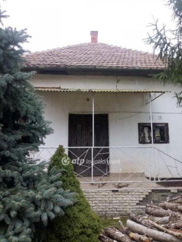 Eladó családi ház, Tiszafüreden 44 M Ft, 2 szobás