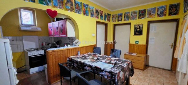 Eladó családi ház, Sárváron 49.9 M Ft, 6 szobás