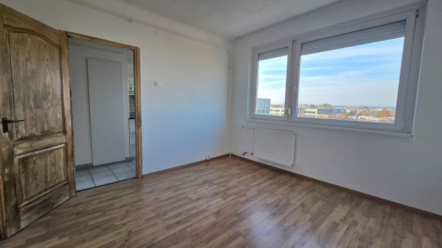 Eladó panellakás, Tatabányán 41.9 M Ft, 2 szobás