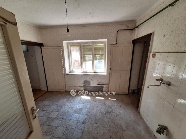 Eladó családi ház, Tiszaszentimrén 9.99 M Ft, 2 szobás