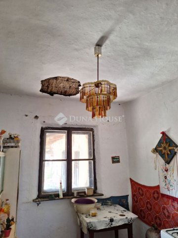 Eladó családi ház, Tetétlenen 5.7 M Ft, 2 szobás