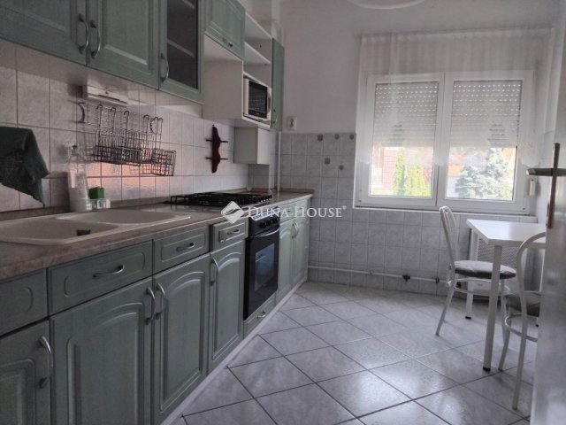 Kiadó téglalakás, albérlet, Pécsett 160 E Ft / hó, 2 szobás