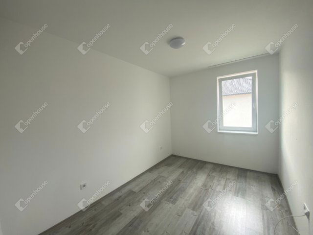 Eladó téglalakás, Győrött 69.9 M Ft, 3 szobás