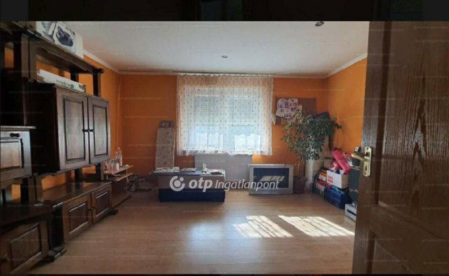 Eladó családi ház, Tápiószelén 34.9 M Ft, 2 szobás