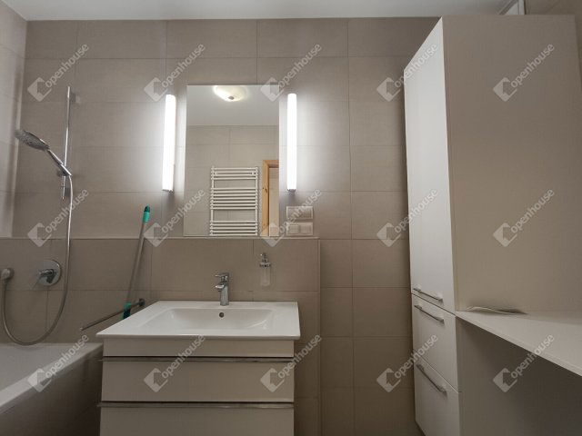 Eladó téglalakás, Sopronban 95.9 M Ft, 3 szobás