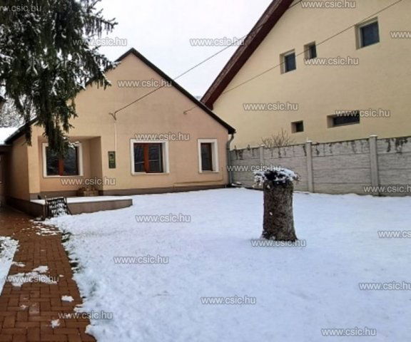 Eladó családi ház, Gödön 129.9 M Ft, 5 szobás