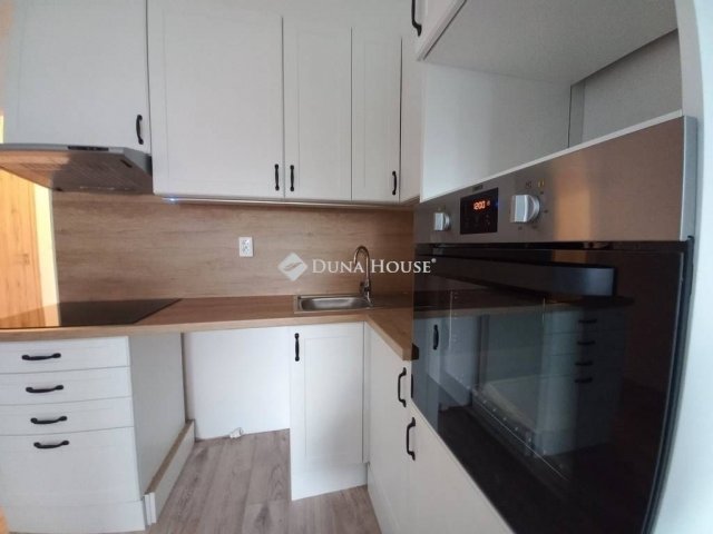 Eladó téglalakás, Pécsett 55.9 M Ft, 3 szobás