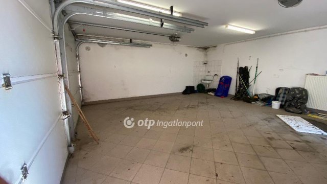 Eladó családi ház, Budakeszin 214 M Ft, 10 szobás