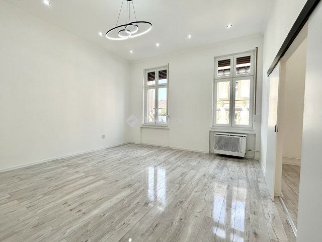 Eladó téglalakás, Budapesten, VII. kerületben 84.9 M Ft