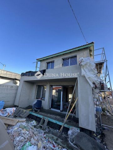 Eladó ikerház, Vecsésen 110 M Ft, 4 szobás