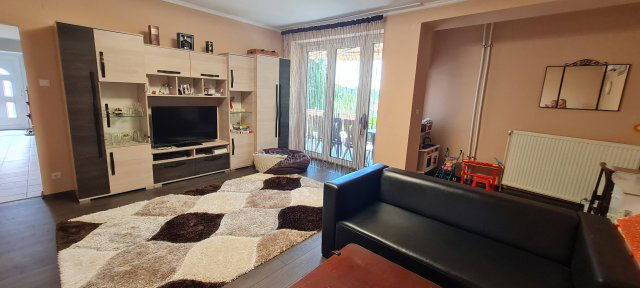 Eladó családi ház, Dunaújvárosban 74.9 M Ft, 5+2 szobás