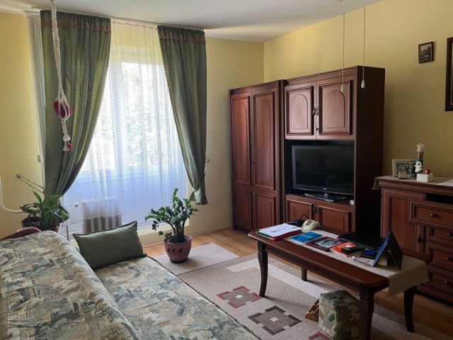 Eladó panellakás, Pécsett, Littke József utcában 35.5 M Ft