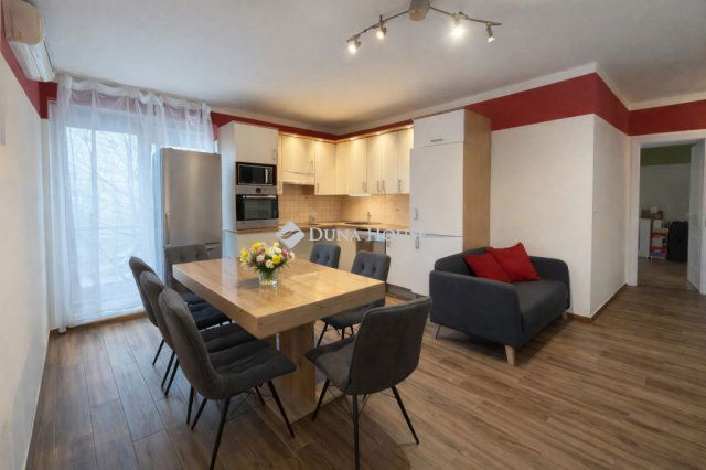 Eladó téglalakás, Dunakeszin 83.9 M Ft, 4 szobás