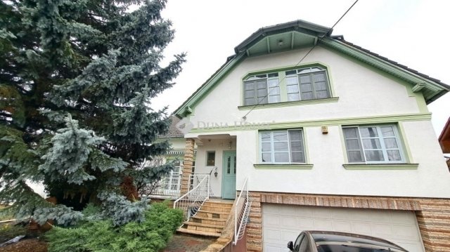 Eladó családi ház, Dunakeszin 185 M Ft, 7 szobás