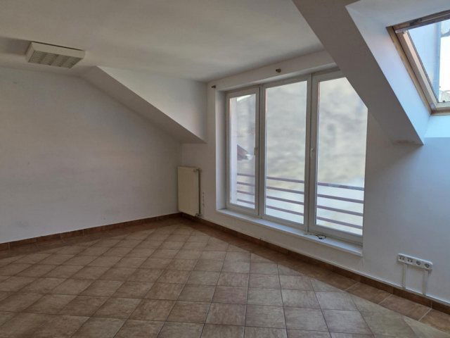 Kiadó iroda, Pécsett 350 E Ft / hó, 4+1 szobás