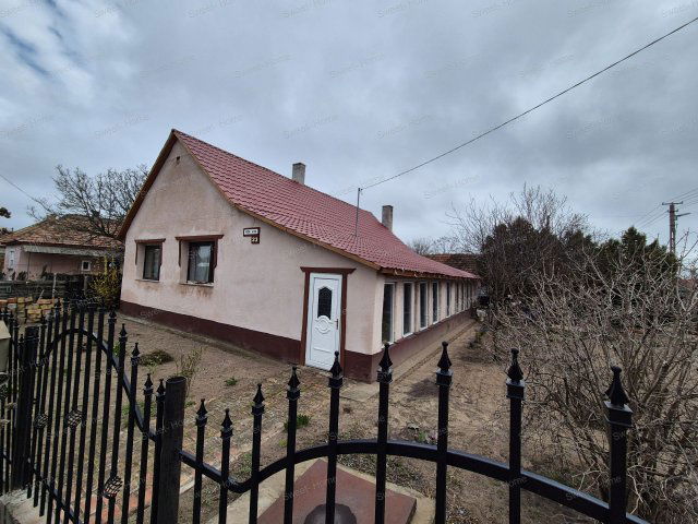 Eladó családi ház, Kerekegyházán 22.5 M Ft, 3 szobás