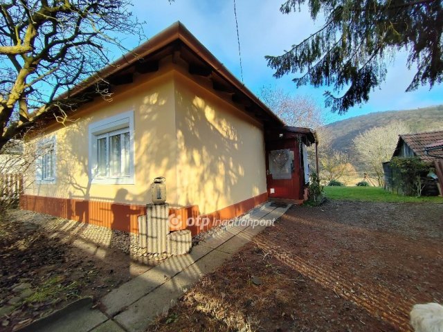 Eladó családi ház, Bátorban 34.9 M Ft, 2 szobás