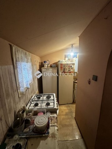 Eladó családi ház, Pécsett 13 M Ft, 3 szobás