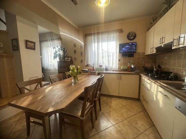 Eladó családi ház, Rezin 123.2 M Ft, 3 szobás