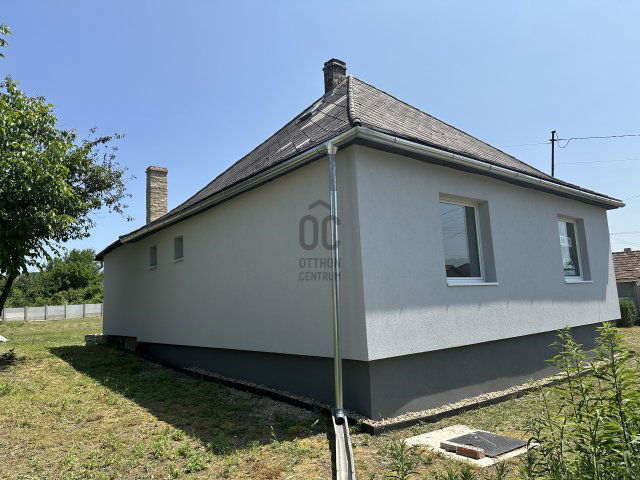 Eladó családi ház, Esztergomban 55 M Ft, 3 szobás