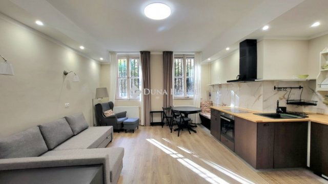 Kiadó téglalakás, albérlet, Budapesten, VI. kerületben