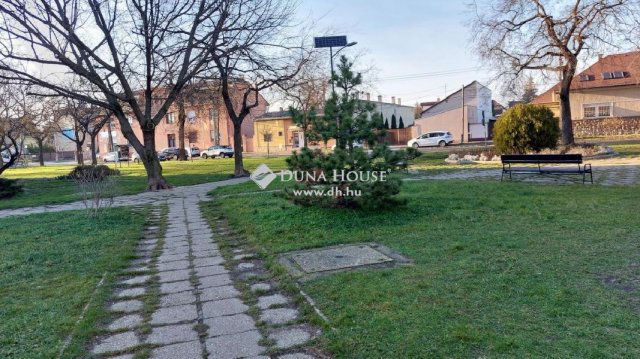 Eladó téglalakás, Budapesten, XV. kerületben 69.5 M Ft, 2 szobás