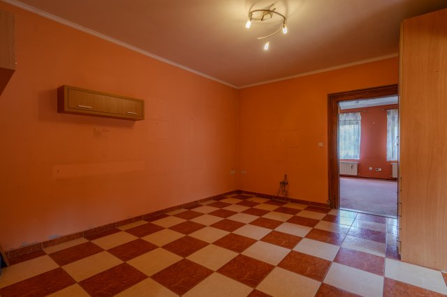 Eladó családi ház, Baján 70 M Ft, 4+1 szobás