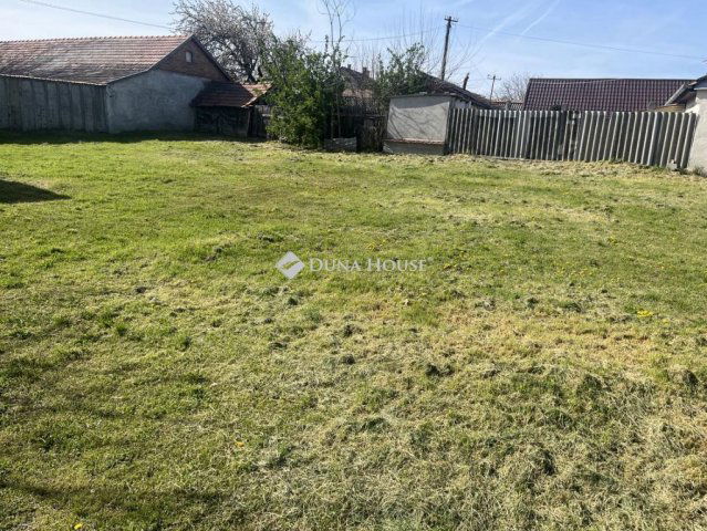 Eladó telek, Izsákon, Arany János utcában 7.8 M Ft