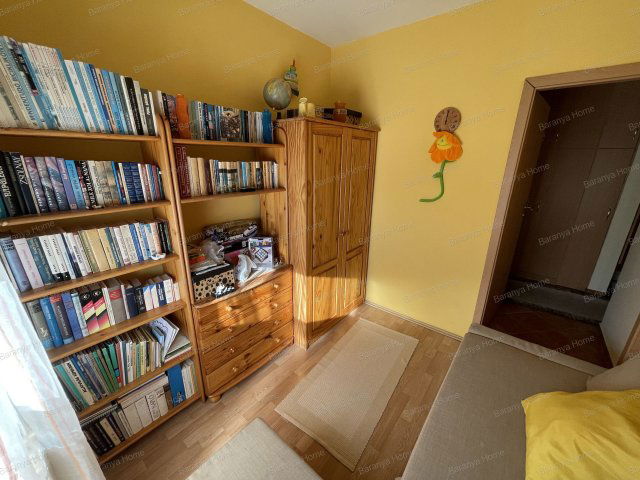 Eladó panellakás, Pécsett 56.2 M Ft, 3 szobás