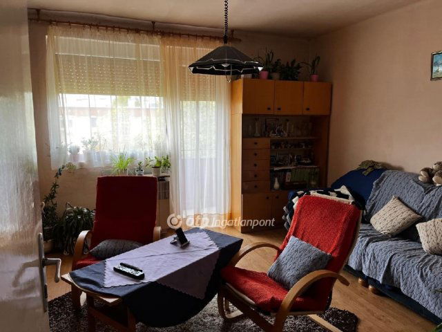 Eladó téglalakás, Egerben 32.9 M Ft, 2+1 szobás