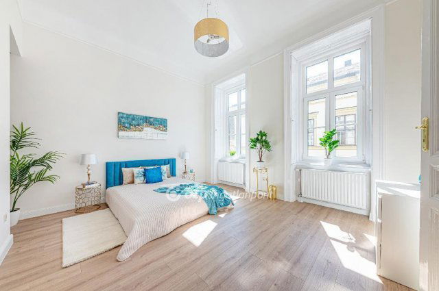 Eladó téglalakás, Budapesten, V. kerületben 149.9 M Ft, 3 szobás