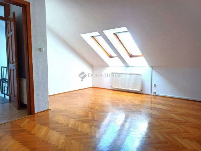 Kiadó iroda, Budapesten, VIII. kerületben 900 E Ft / hó, 9 szobás